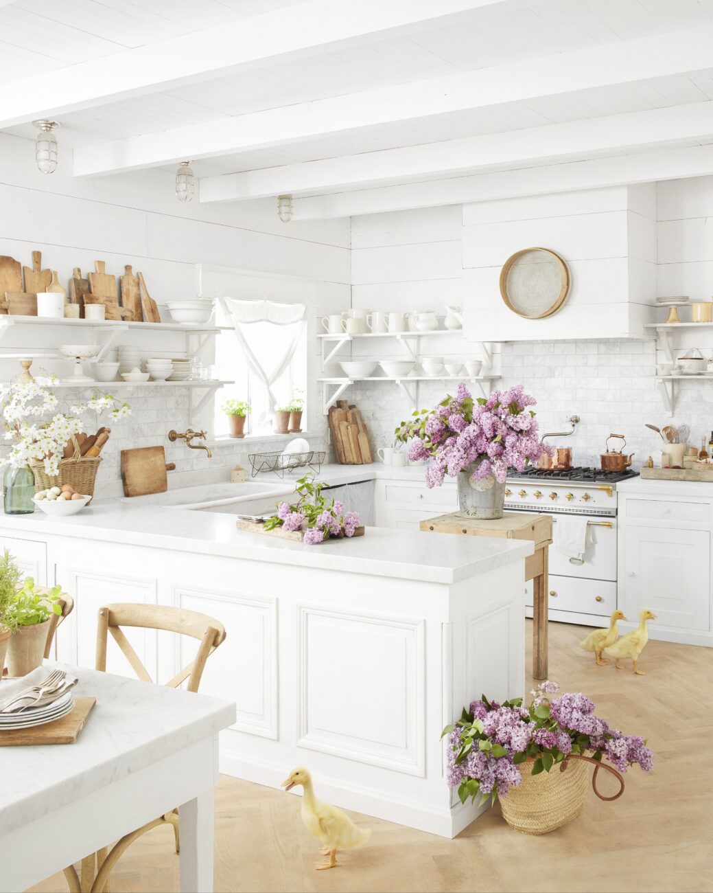 white kitchen decor