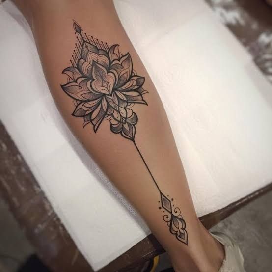 tatuagem feminina panturrilha