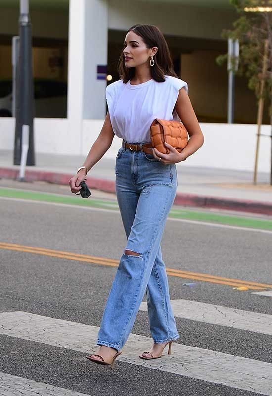 Look com Bolsas Pequenas e de Mão