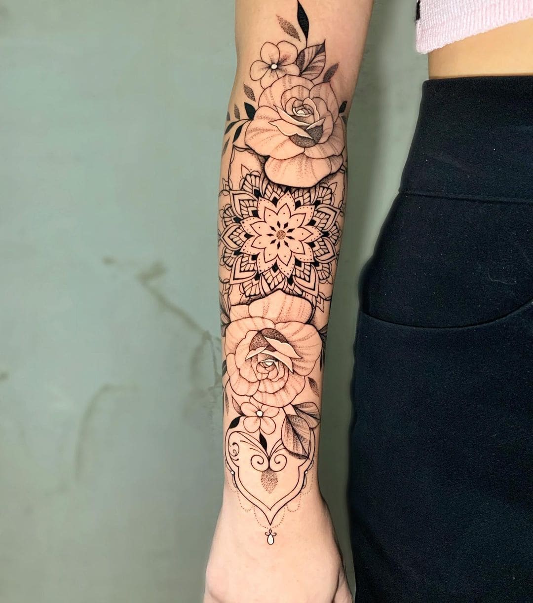 tatuagem feminina no antebraço grande