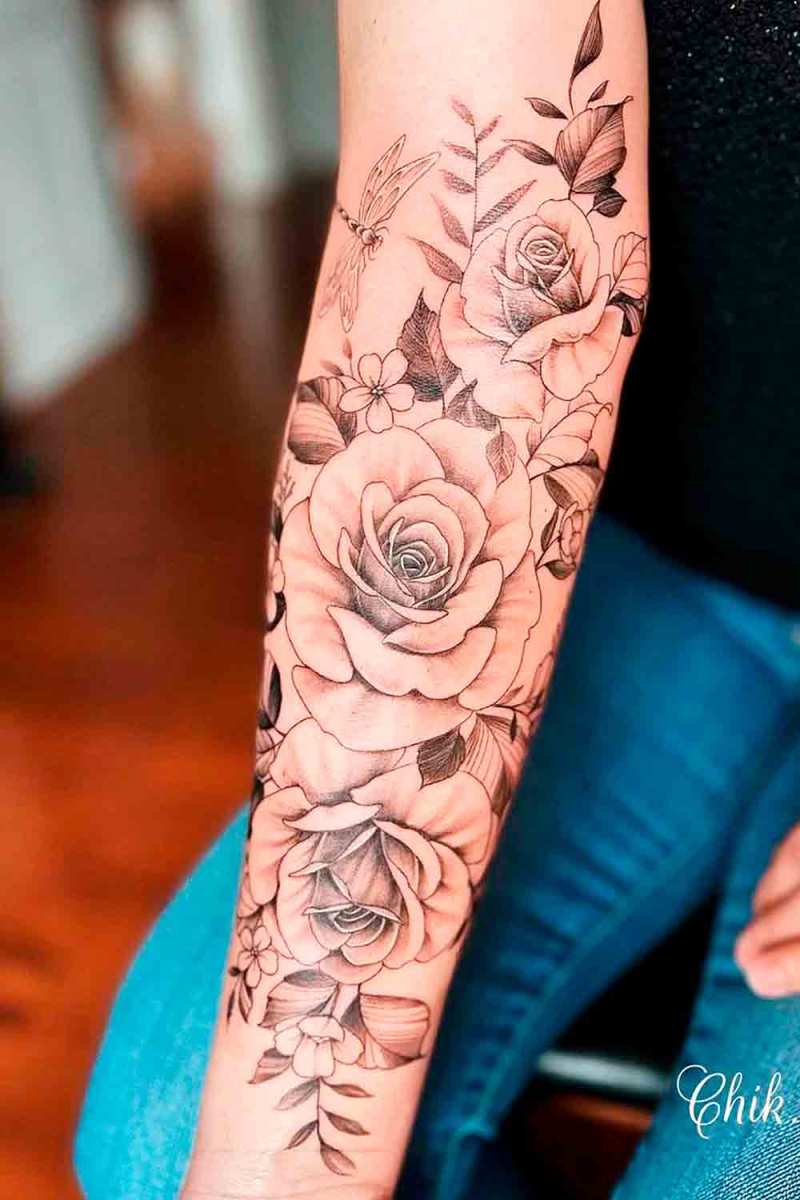 tatuagem-feminina-com-flores-no-braco