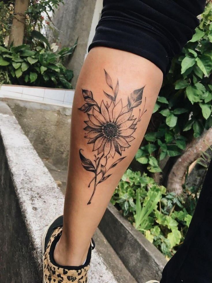 tatuagem feminina panturrilha