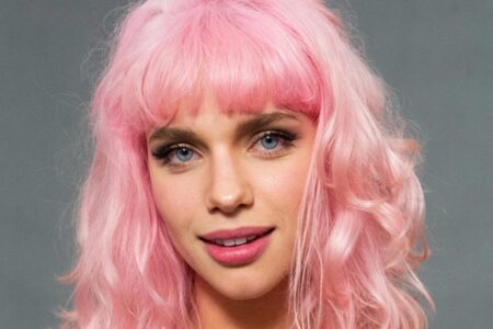 cabelo-rosa-pastel-feminino