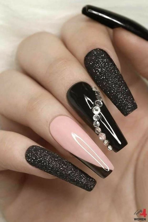 unhas-grandes-pretas