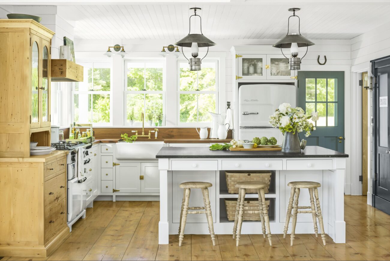 white kitchen decor