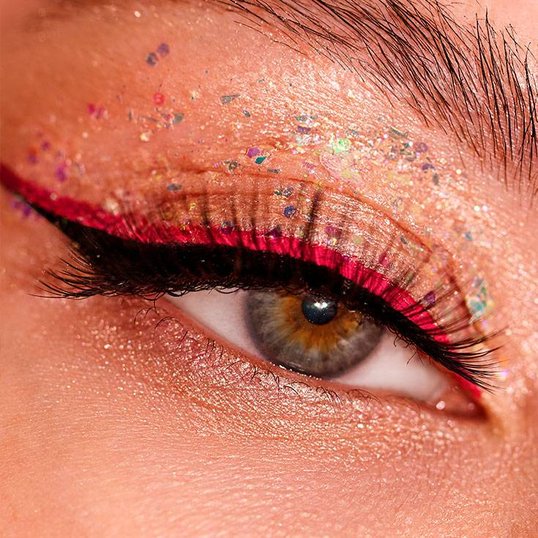 Maquiagem para Festa a Noite Com Glitter