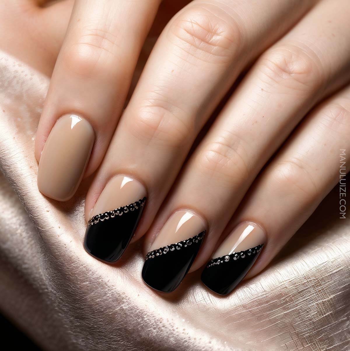 unhas-decoradas-bege-e-preto