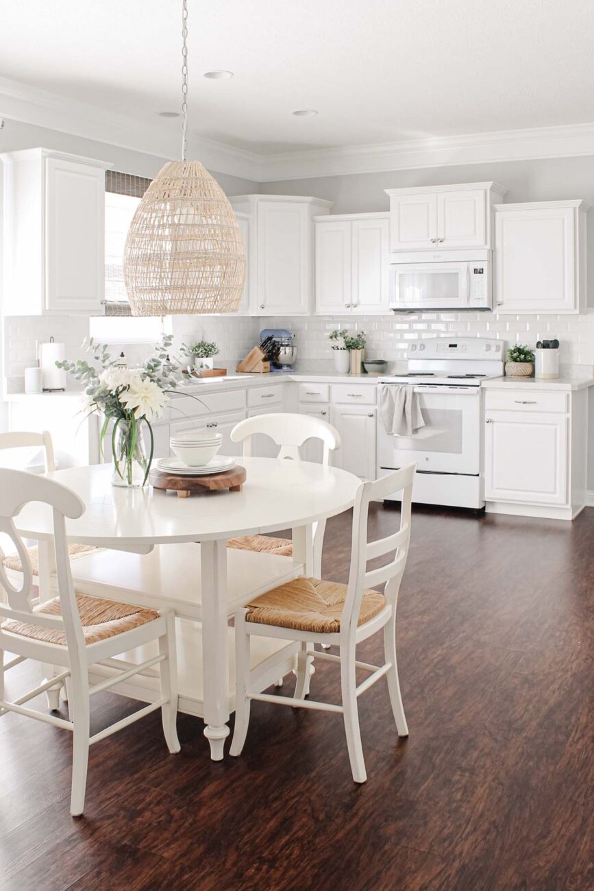 white kitchen decor