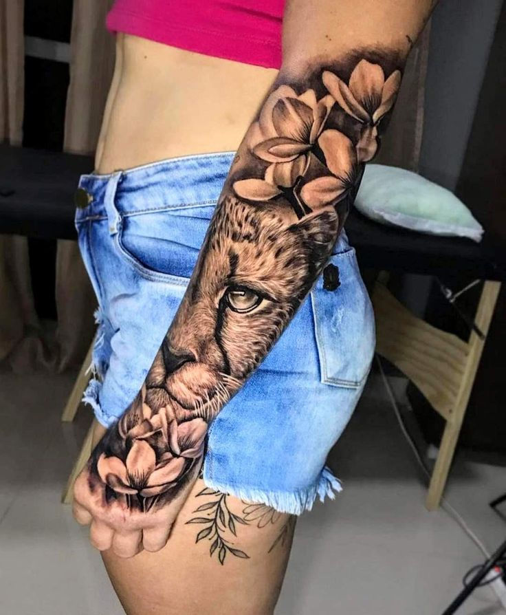 tatuagem feminina no antebraço cobertura