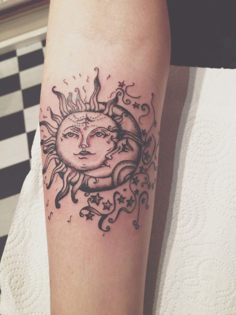 Tatuagem De Sol E Lua