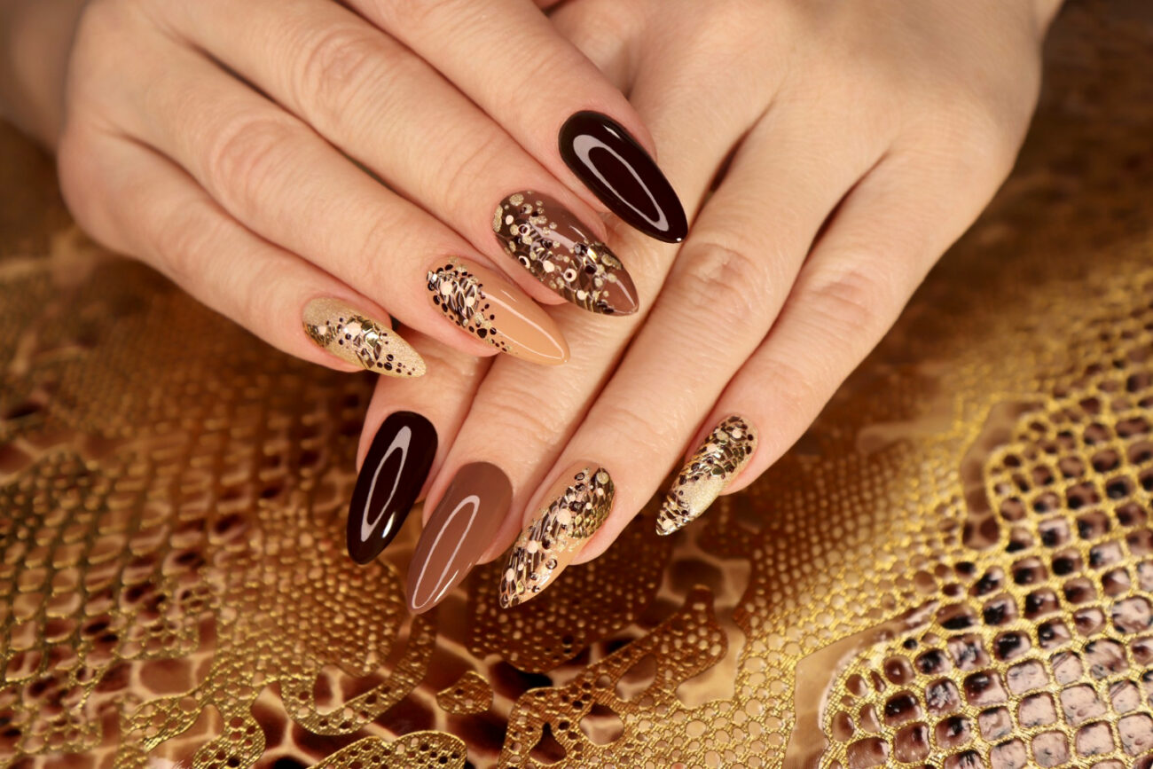 unhas-decoradas-bege-e-preto