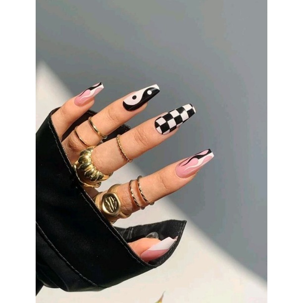 Unhas Decoradas Em Preto E Branco