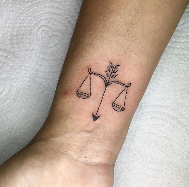 tatuagem feminina pequena