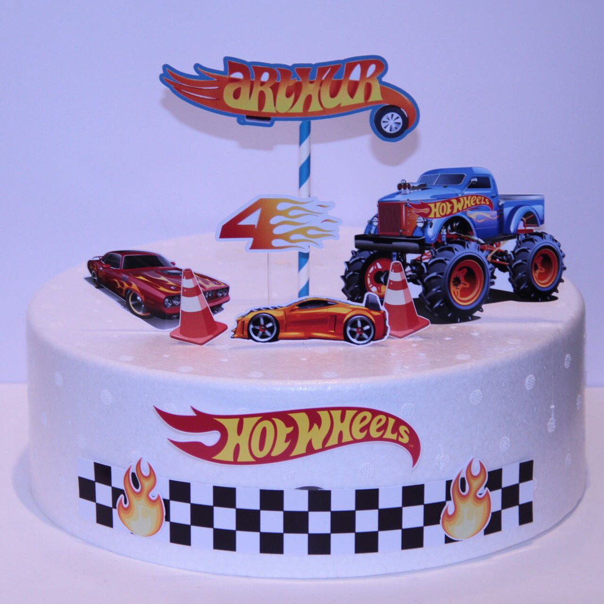 bolo-decorado-hot-wheels