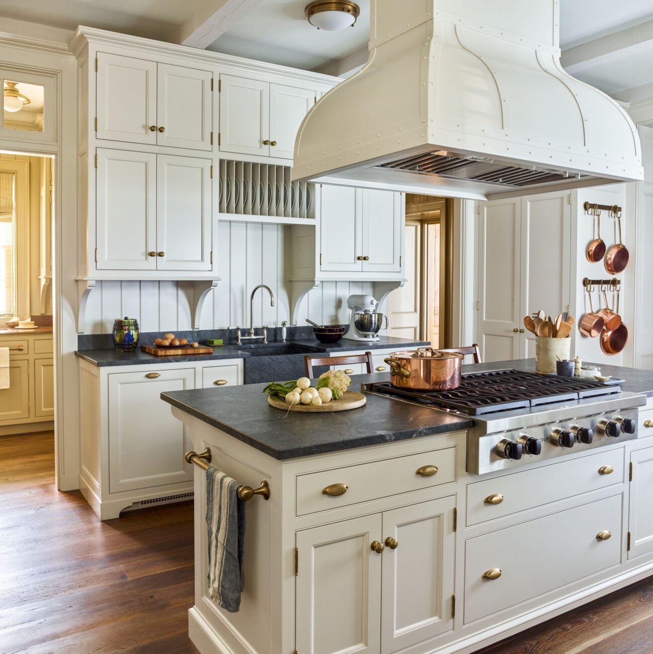 White Kitchen Decoration