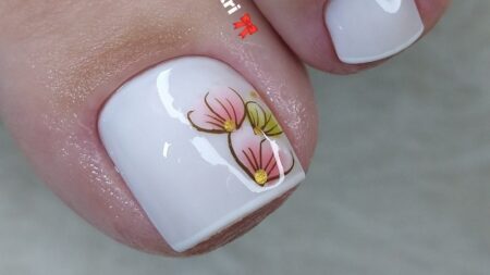 unhas-decoradas-do-pe-com-flores