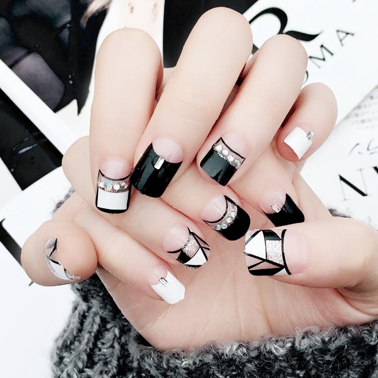 Unhas Decoradas Em Preto E Branco