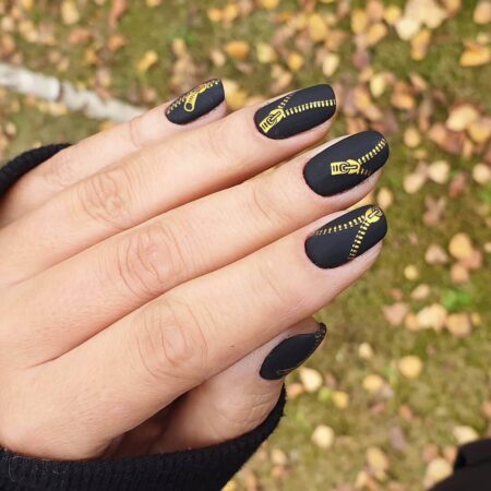 unhas-decoradas-preto-com-dourado