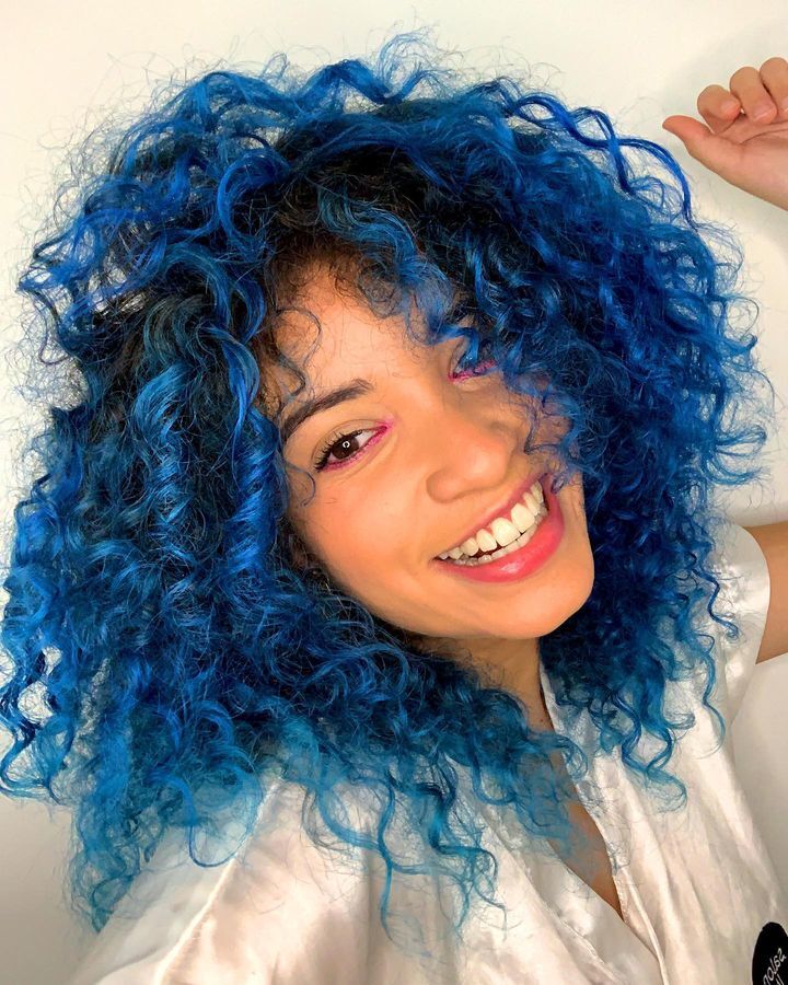 Cabelo Cacheado Azul