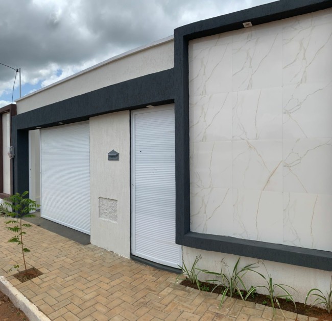 fachada de muro moderno com porcelanato