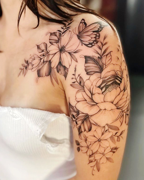 tatuagem-feminina-com-flores-no-braco