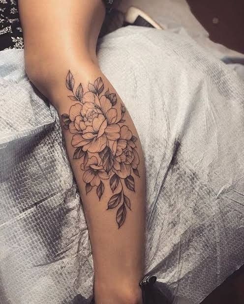 tatuagem feminina panturrilha