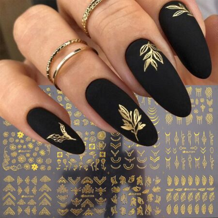 unhas-decoradas-preto-com-dourado