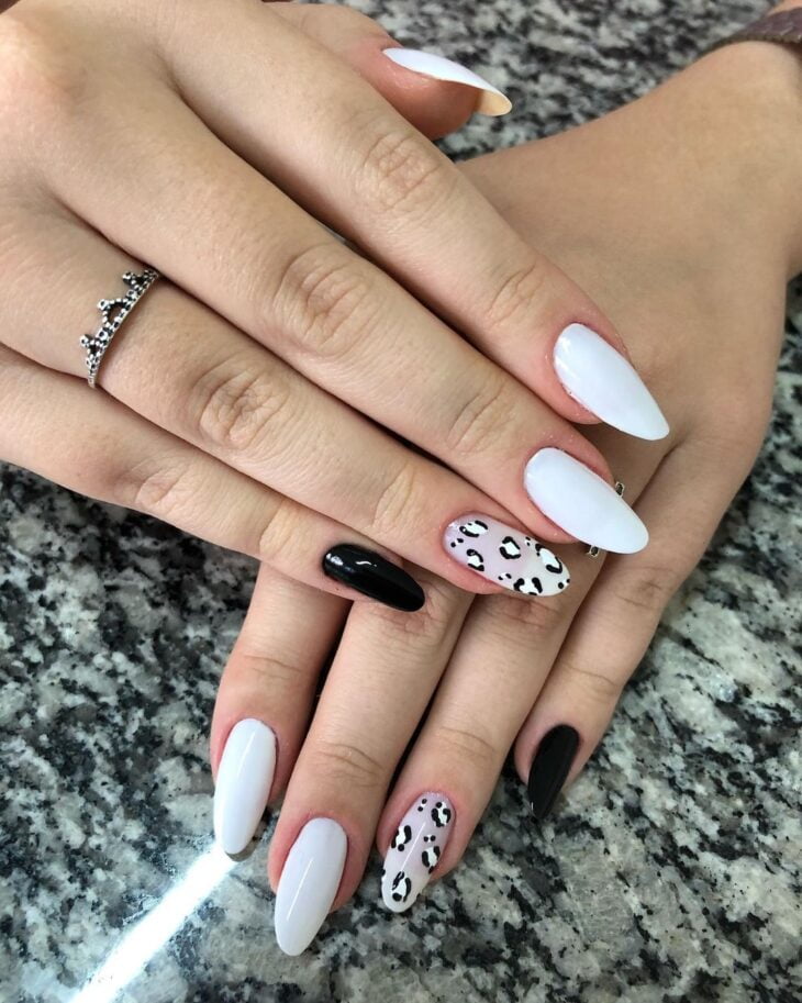 Unhas Decoradas Em Preto E Branco