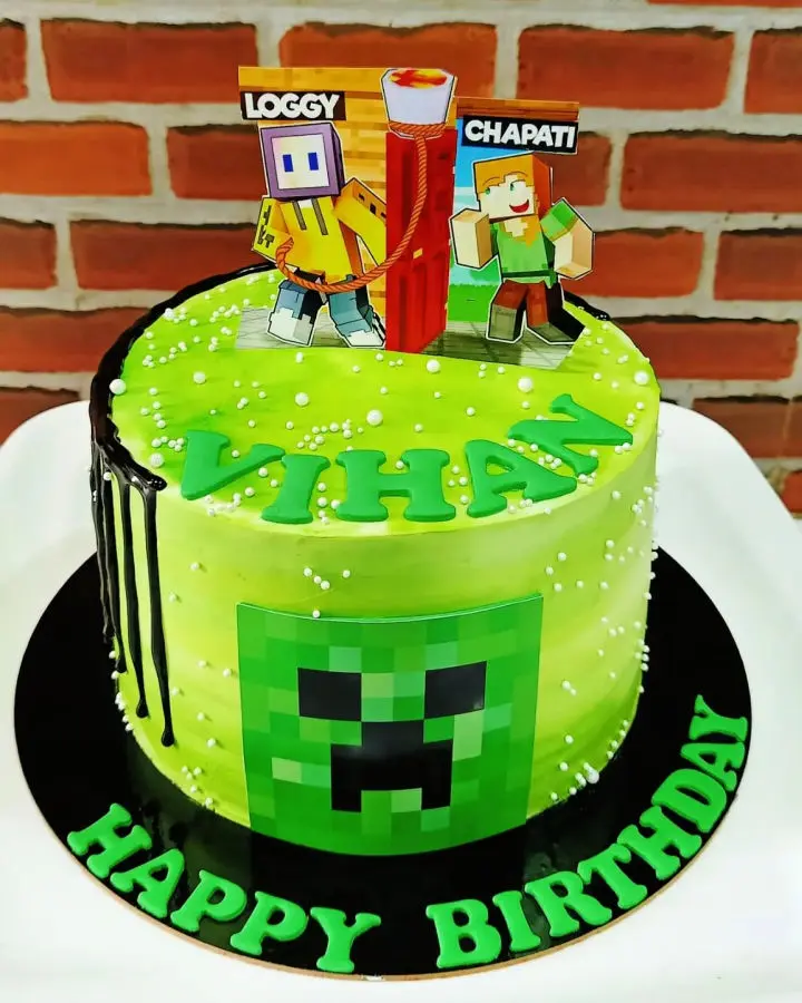 Minecraft decorated cake