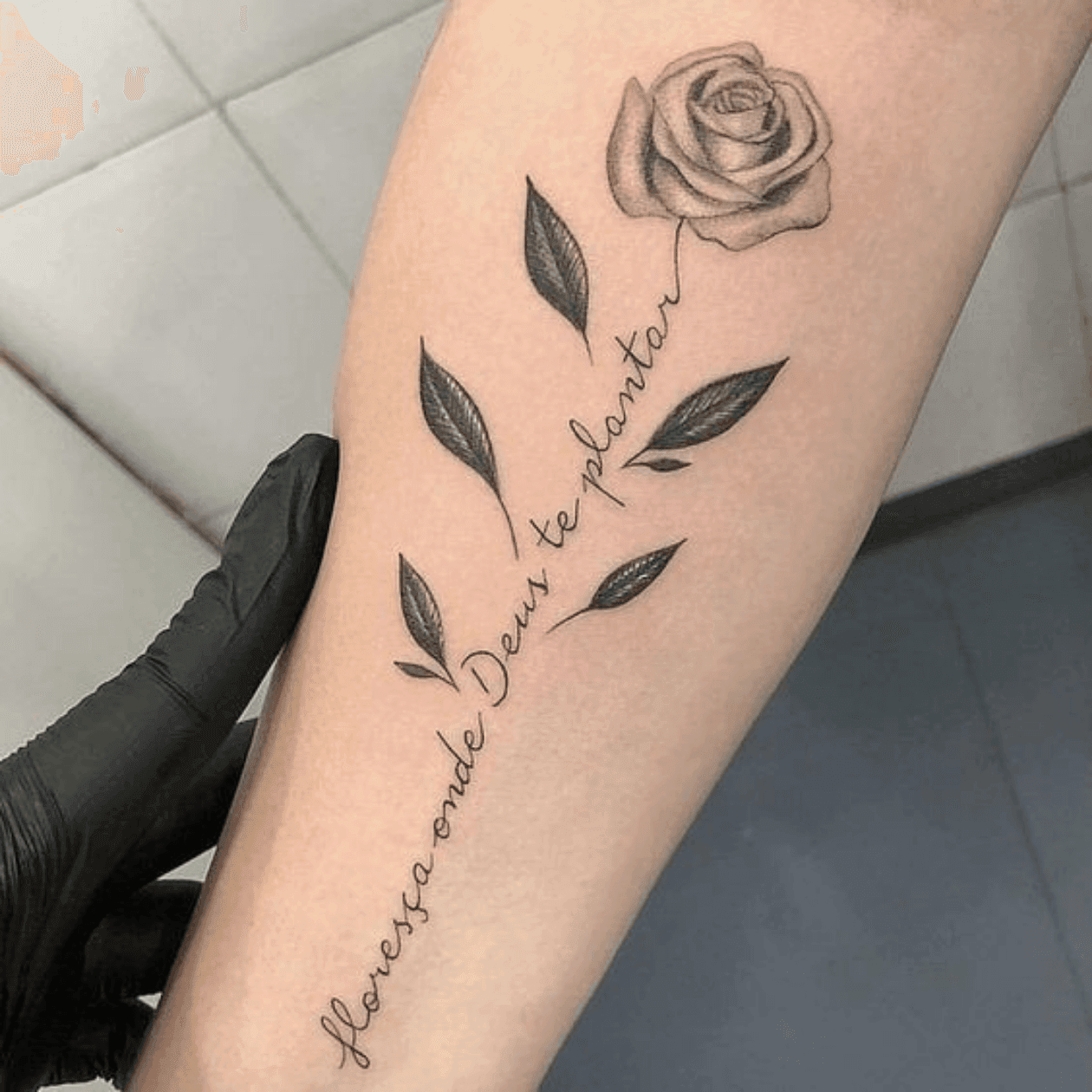 tatuagem feminina no antebraço pequenas