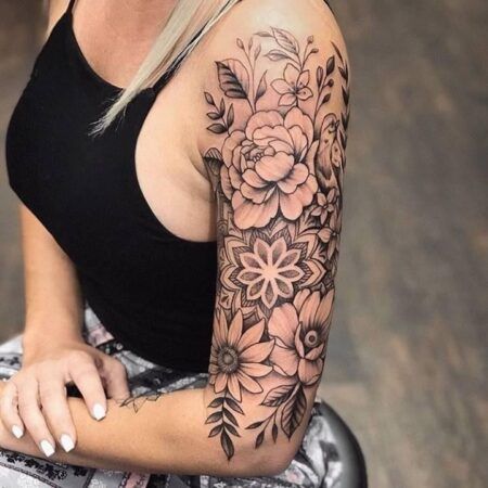 Tatuagem Feminina Braco Fechado com Flores