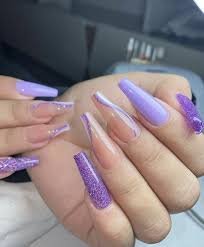 unhas-decoradas-lilas-e-branco