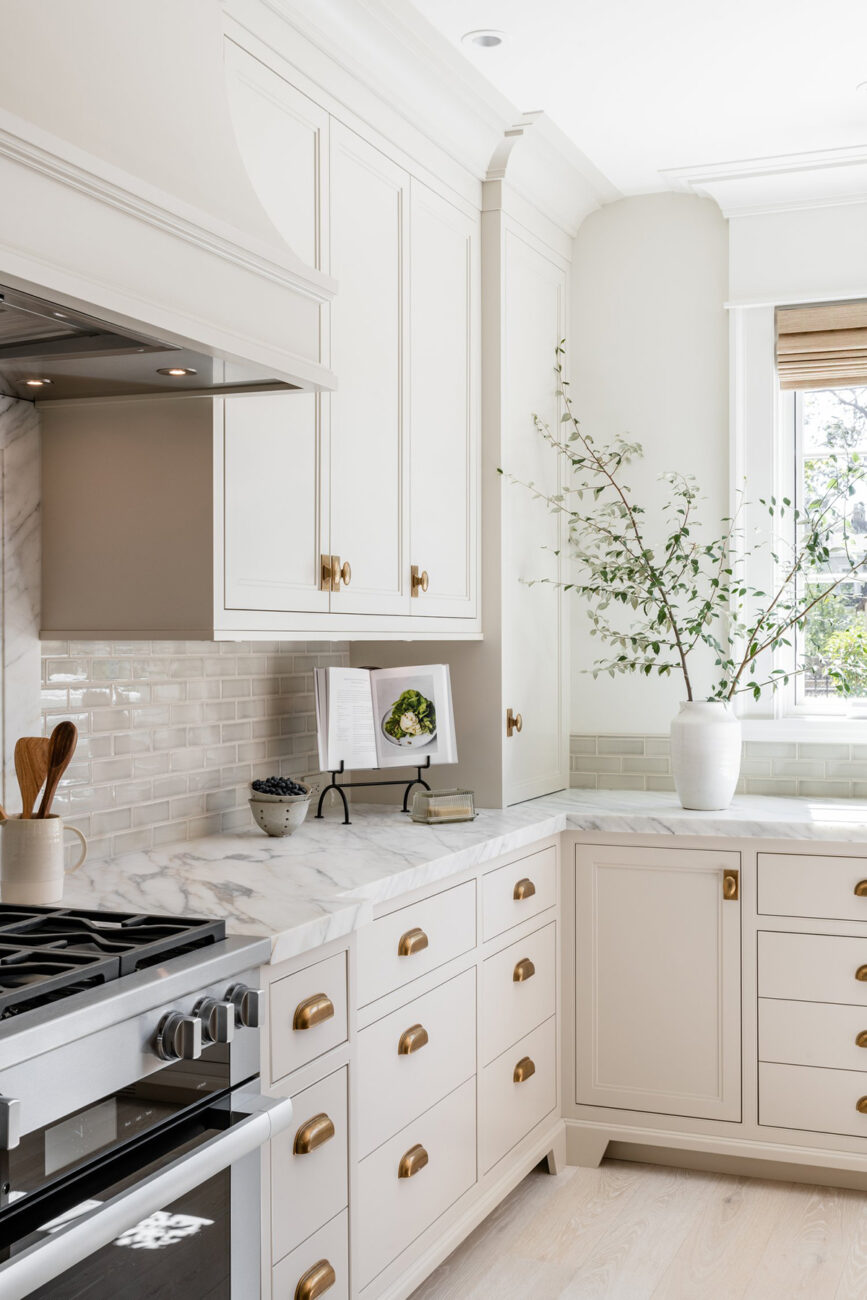 white kitchen decor