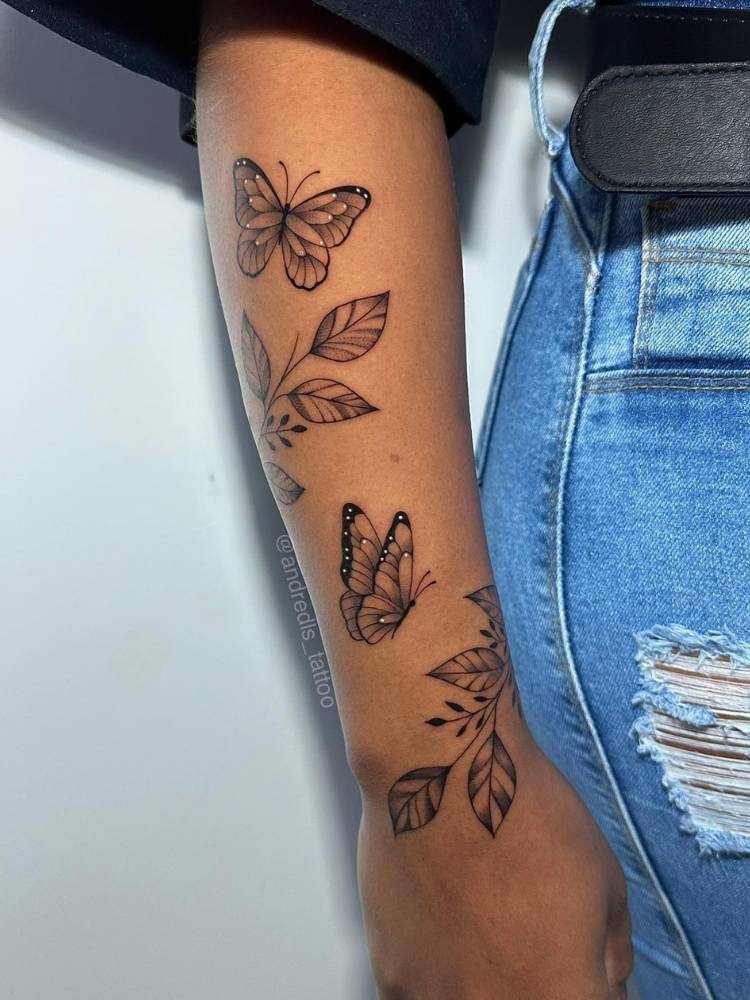 tatuagem feminina no antebraço borboleta