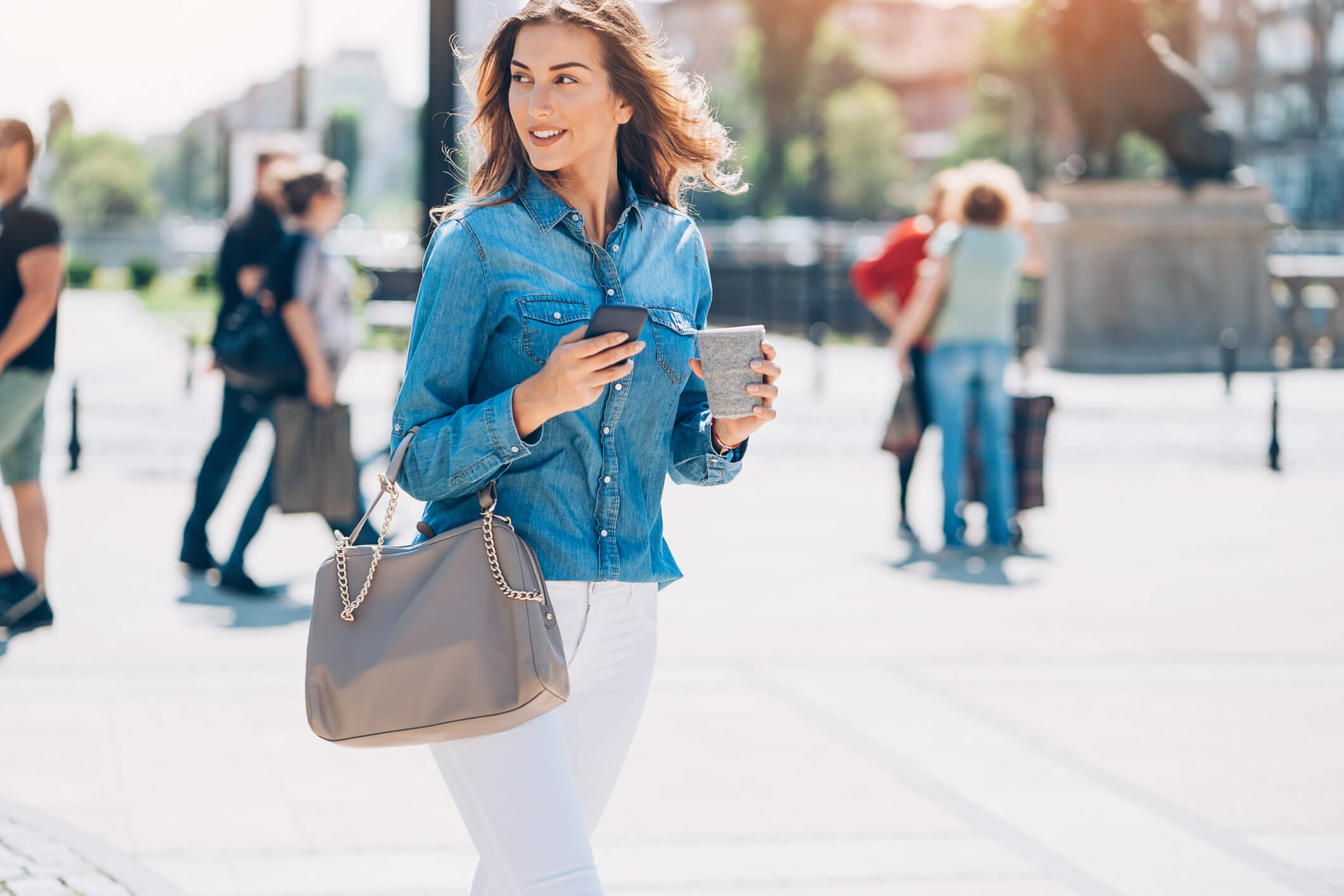 Look com Bolsas Femininas