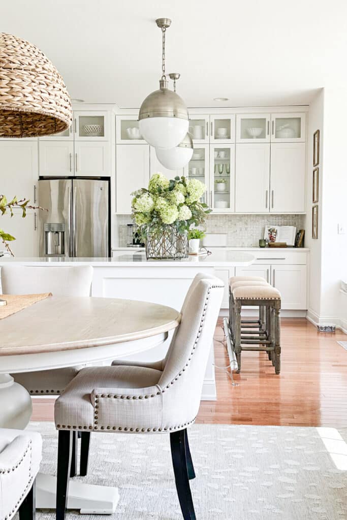 white kitchen decor