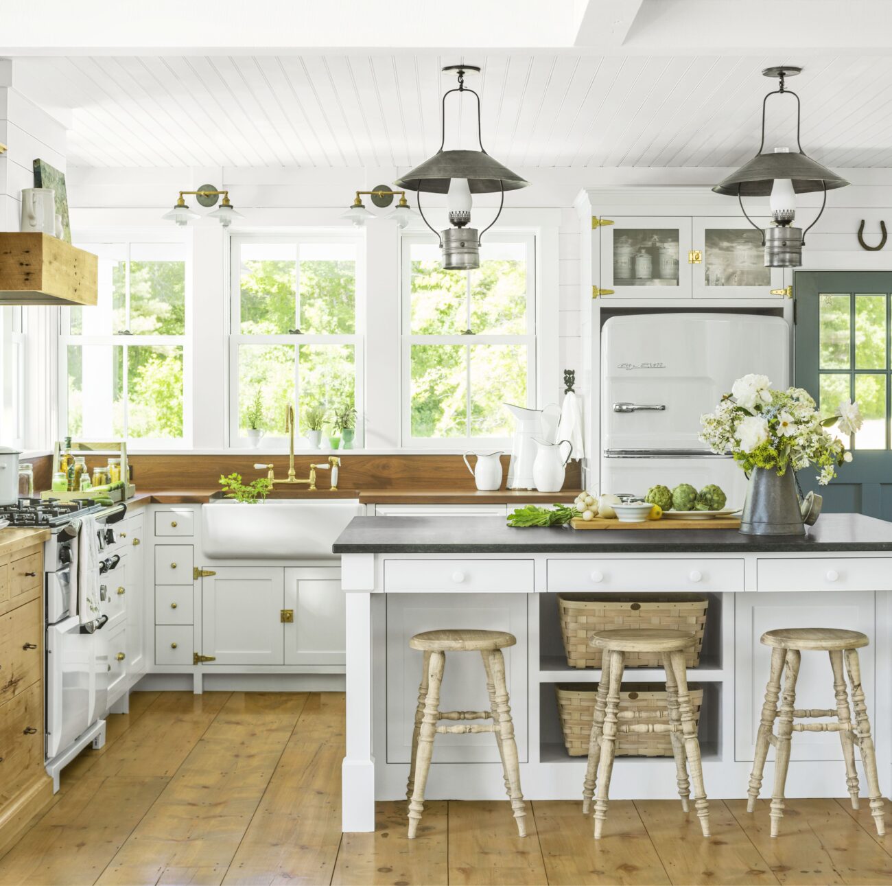 White Kitchen Decoration