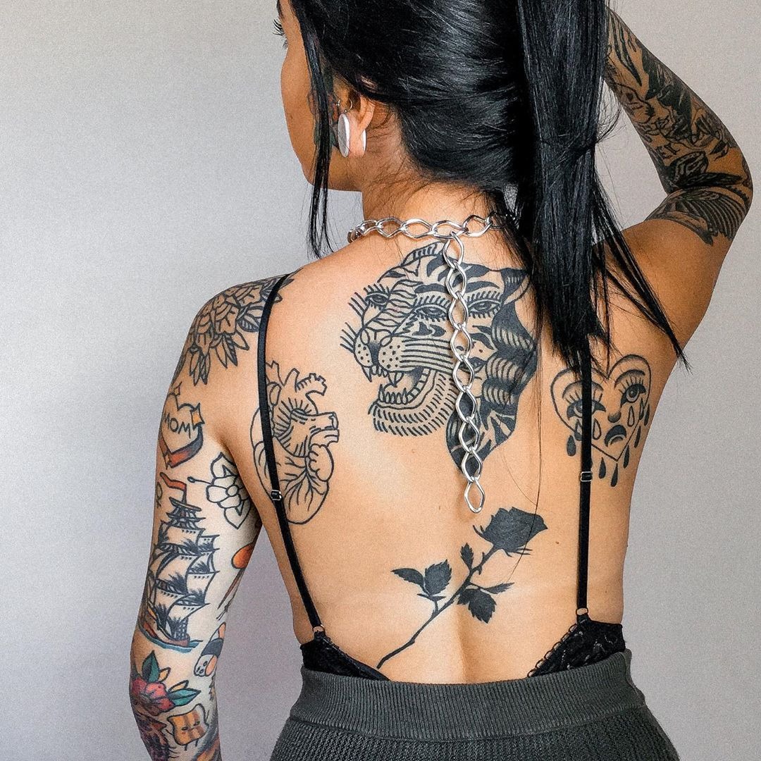 tatuagem feminina nas costas