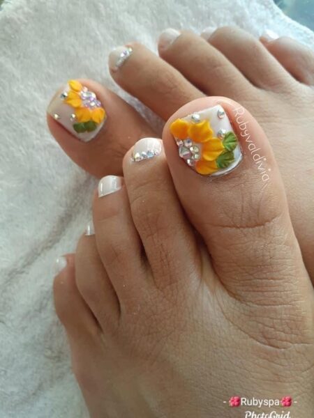 unhas-decoradas-do-pe-com-flores