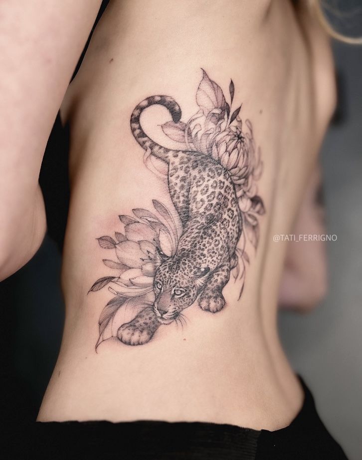 Tatuagem de Onça Feminina Delicada