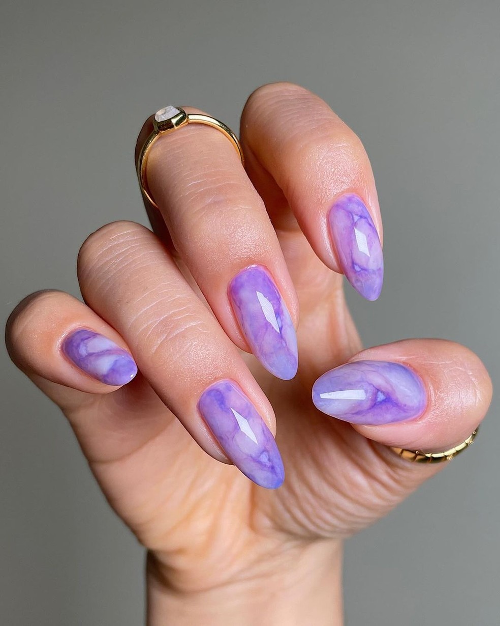 unhas-decoradas-de-roxo