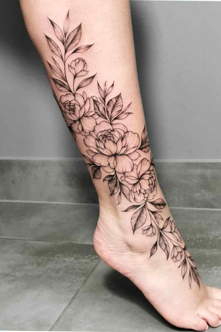 tatuagem feminina na perna