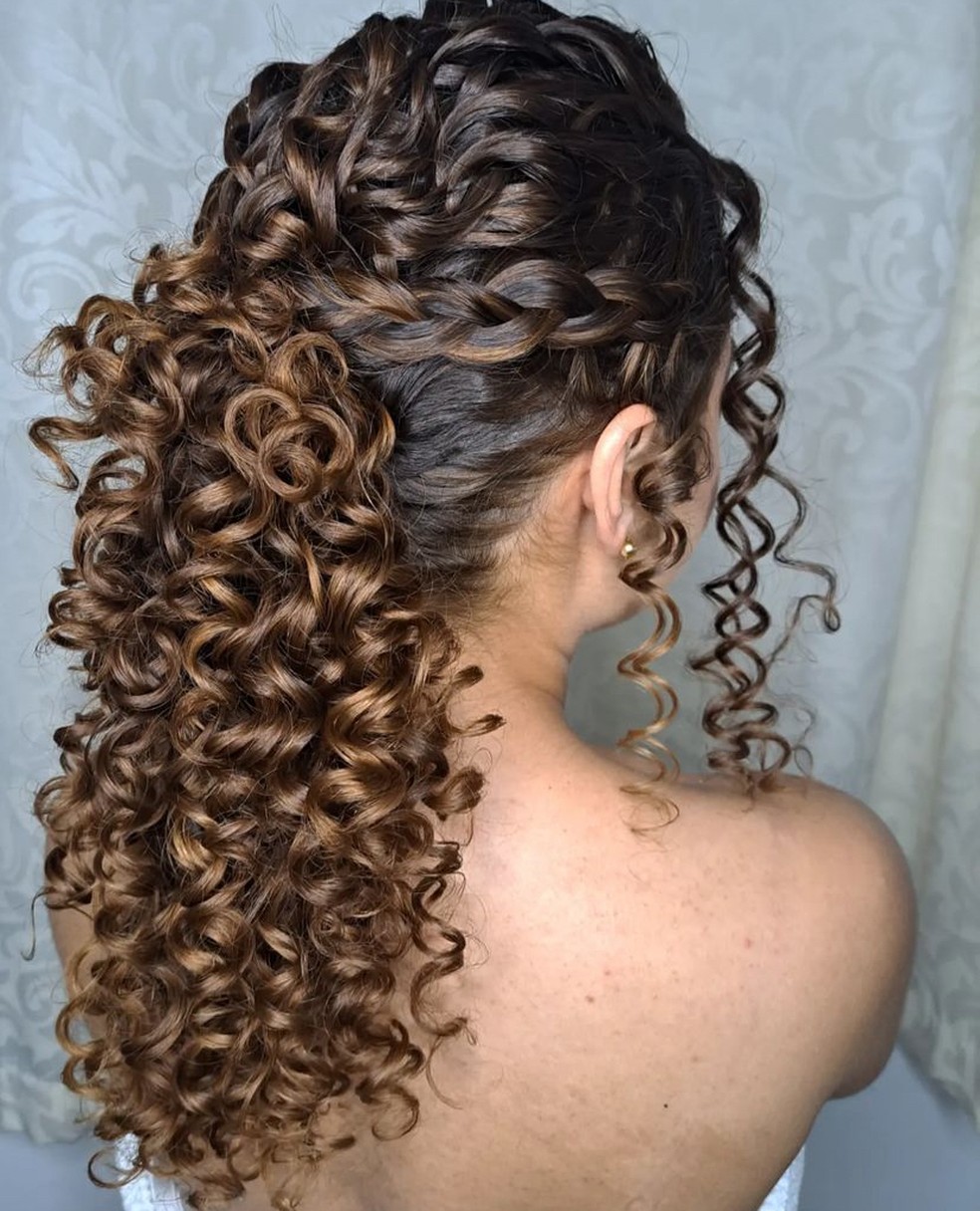 penteados-para-cabelo-ondulado