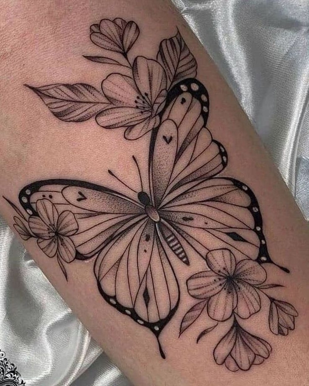 tatuagem feminina no antebraço borboleta