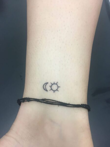 tatuagem-feminina-sol-e-lua