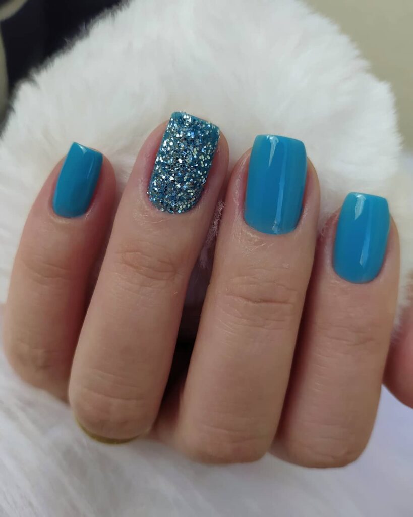 unha-com-glitter-azul