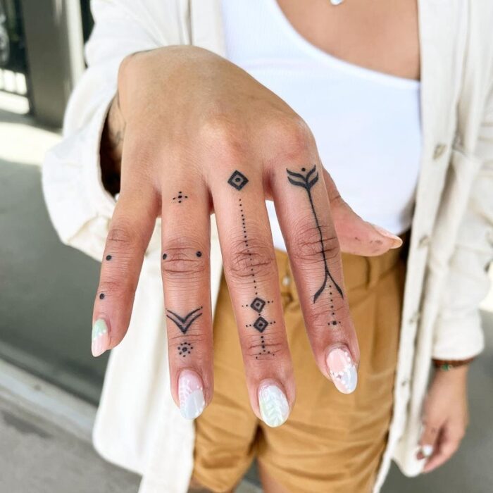 finger tattoo