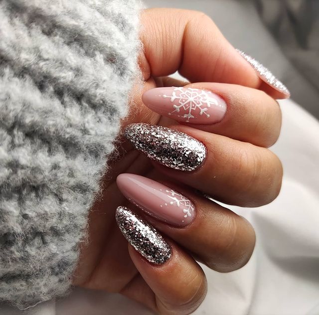 Silver Decorated Nail