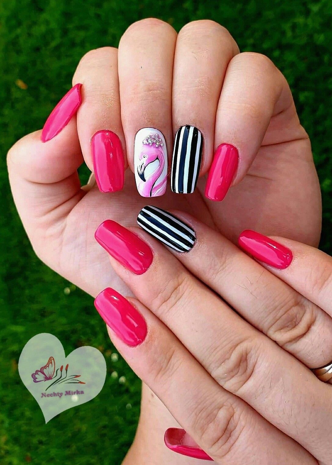 Flamingo Decorated Nail