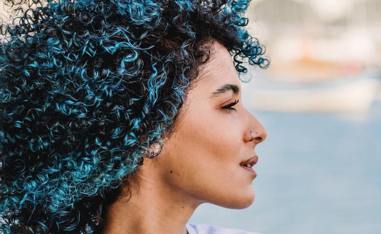 Cabelo Cacheado Azul